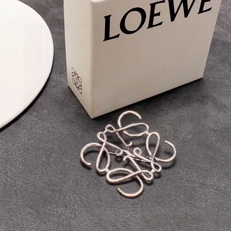 Loewe brooch 04lyx21