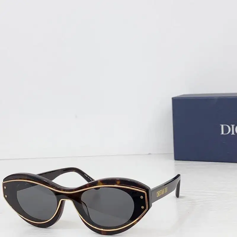 Dior Glow S2F 56 16-140 b