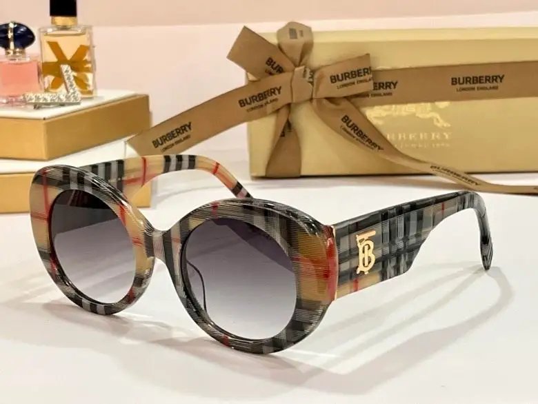 2025 Burberry Glasses 0822