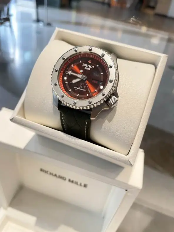 Seiko watch 42.5X13.4mm 071741